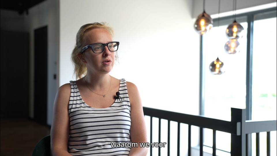 Zorgmanager Sirina van Starlight Care in de klantvideo